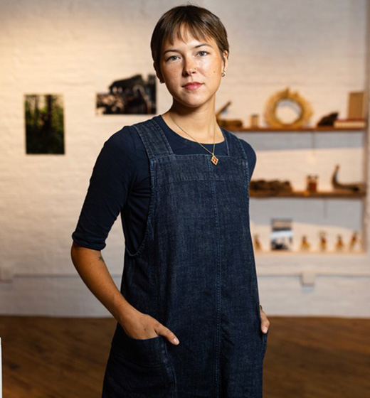 Julie Clapton, Headshot